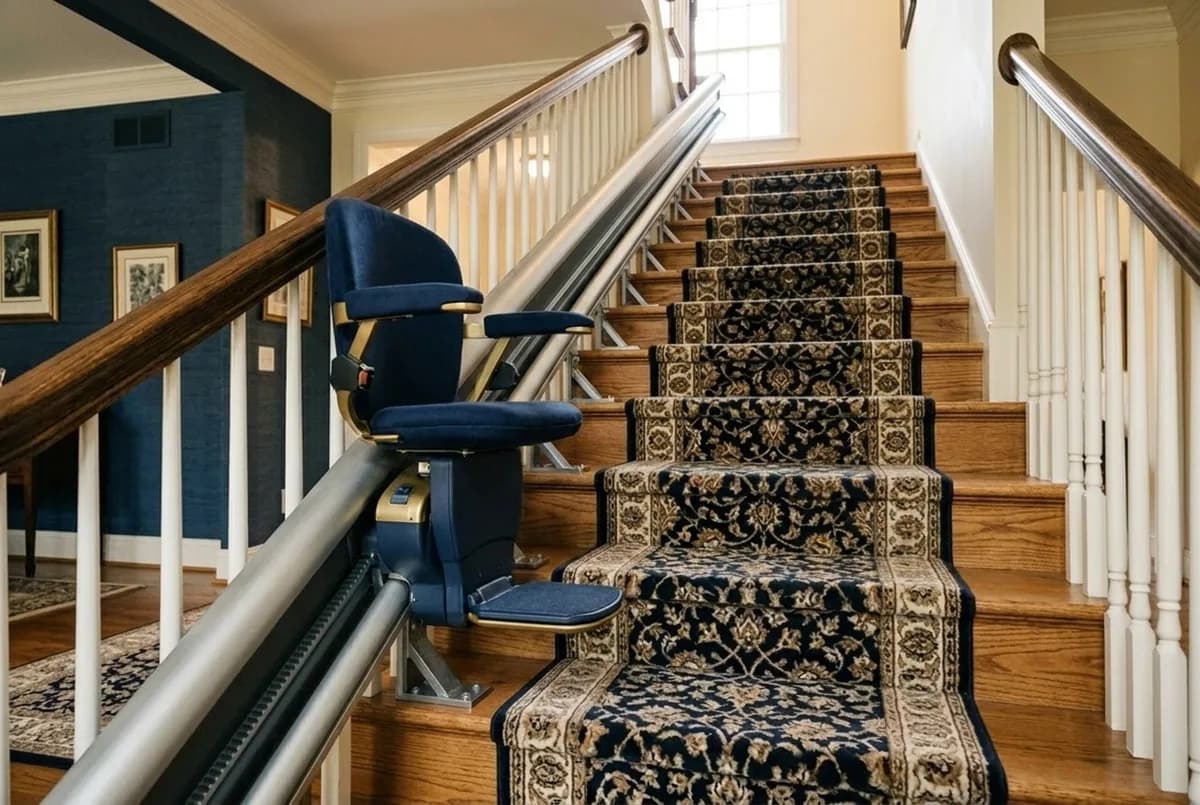 Straight vs Curved Stairlift: Which Does Your Staircase Need?